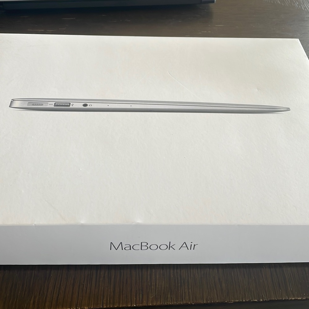 MacBook Air 13” Box Empty